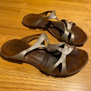 Cydwoq slip on sandals, size 38 (equivalent to size 8 US), light gold